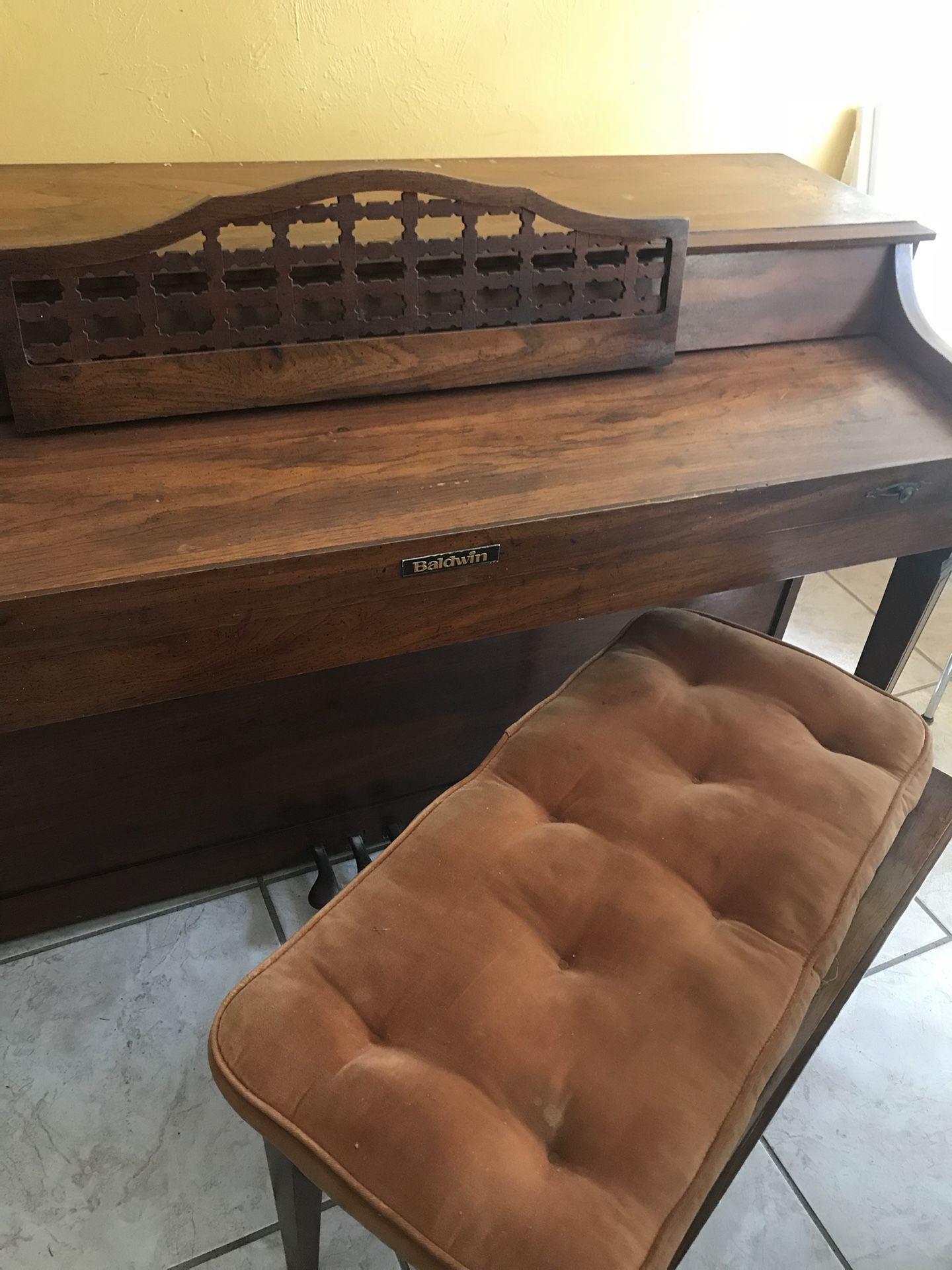 Vintage Baldwin Piano ! No Termites! No Chairs