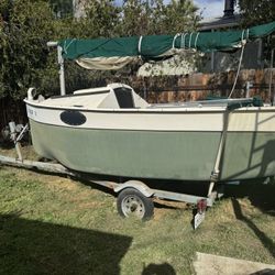 Trailerable Sailboat w/ Trailer & 6HP Outboard