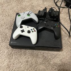 Xbox One W 3 Controllers 