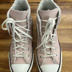Converse kid Size 5 Pink Leather High Tops Fleece Lined