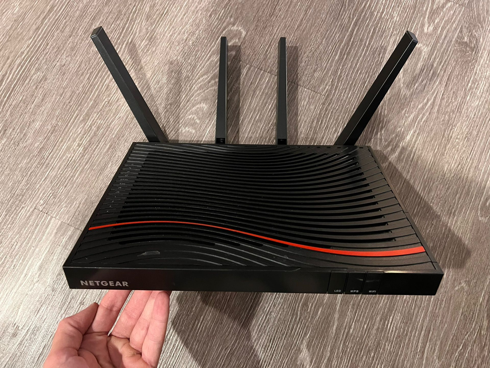 Netgear Nighthawk C7800