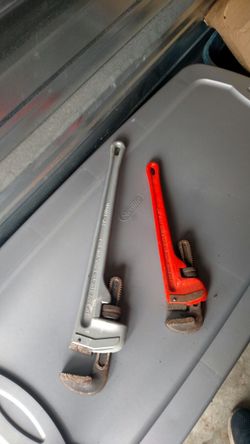 2 brand new pipe wrenches