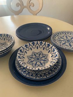 Blue and White Medallion melamine Dinnerware Set