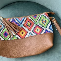 Vibrant handcrafted AZTEC print canvas and leather clutch with wristlet. NEW. 