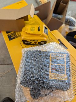 DeWalt XR Lithium 5AH 20V Battery and Charger brand new