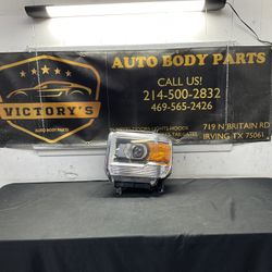 GMC SIERRA 1500 LH HEADLIGHT 2014-2015 OEM 2500.  2015-2019