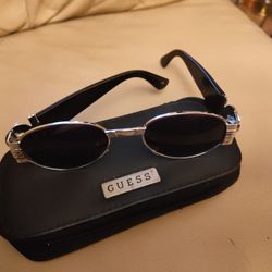 Fun Retro Sunglasses With Guess Case