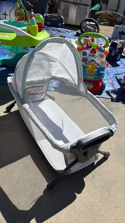Graco Baby Bassinet with Canopy