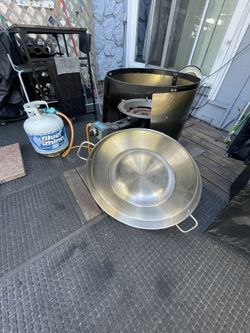 Comal and burner to make tacos, fry or cook whatever you want with protection so that the air does not extinguish it, stainless steel, all in very goo