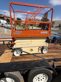 JLG 1932E2 scissor lift