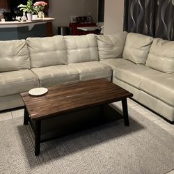 Leather Sectional Used / Wear 5yrs Old 