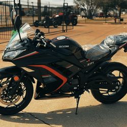 Boom BD 250 EFI 6 Speed Standard Sports Bike On Sale