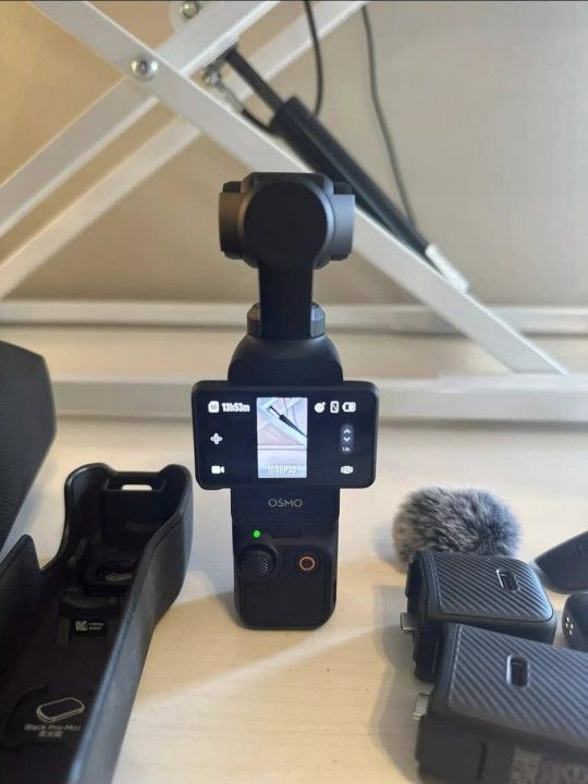DJI osmo pocket 3 creator combo pack + Lexar SD Card