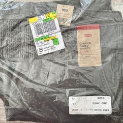 Men’s Levi’s Cargo Shorts.      NWT 