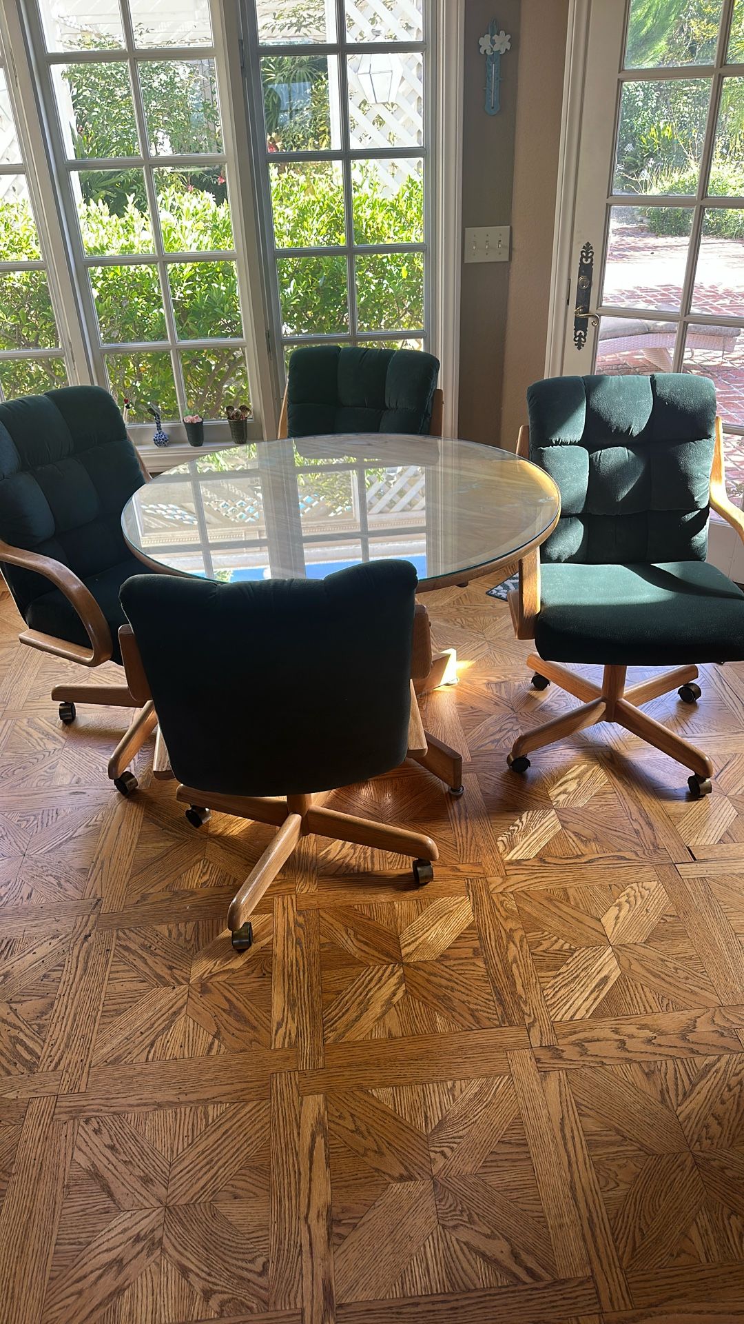 Dinning Table With Chairs