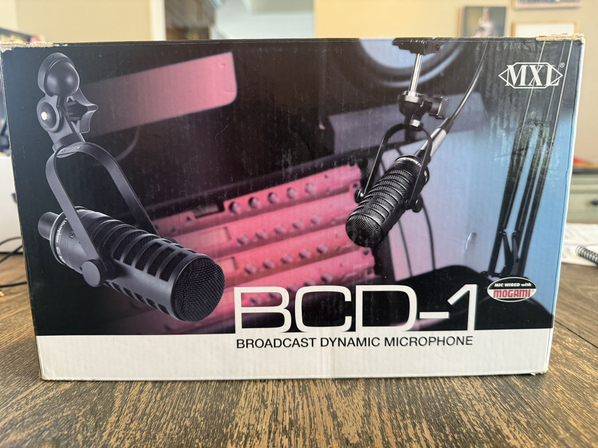MXL BCD-1 Broadcast Dynamic Microphone