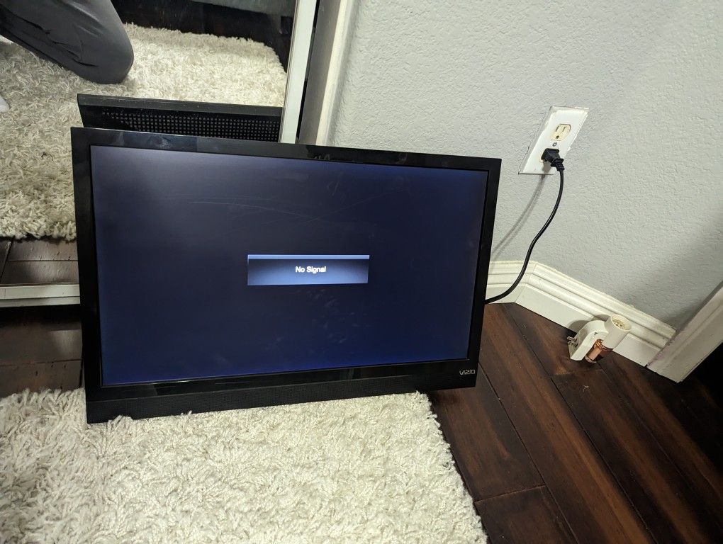 VIZIO E-Series E241i-A1 24-Inch 1080p 60Hz LED Smart HDTV