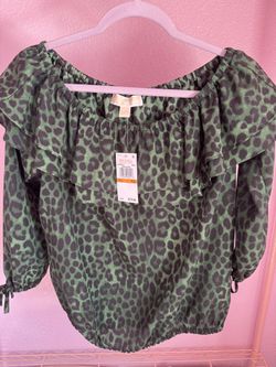 Mochael Kors Petite Small off shoulder shirt