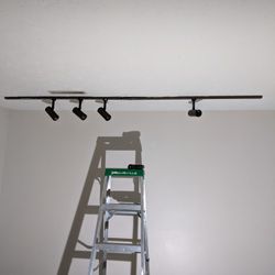 Track Light Fixture (4 Bulbs)

Excellent condition.
Pickup only in Brunswick. Thanks.