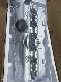 Valve Cover BMW 2006 325i
