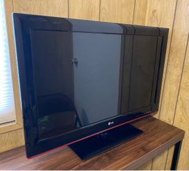 LG TV (32”)