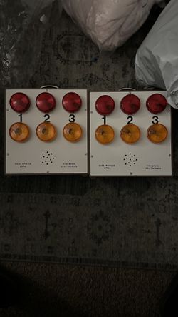TRIVIA GAME BUZZERS (2 SET)