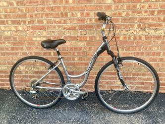 Women’s Trek Multitrack 7200 bicycle