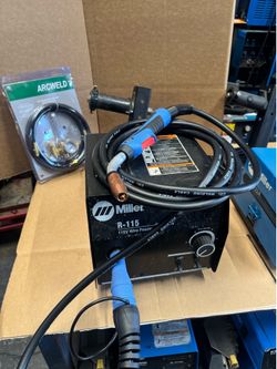 MILLER R115 WIRE FEEDER 4 ROLL 2 PLUGS