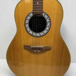 Beautiful Ovation Celebrity CC11 Acoustic Guitar Natural