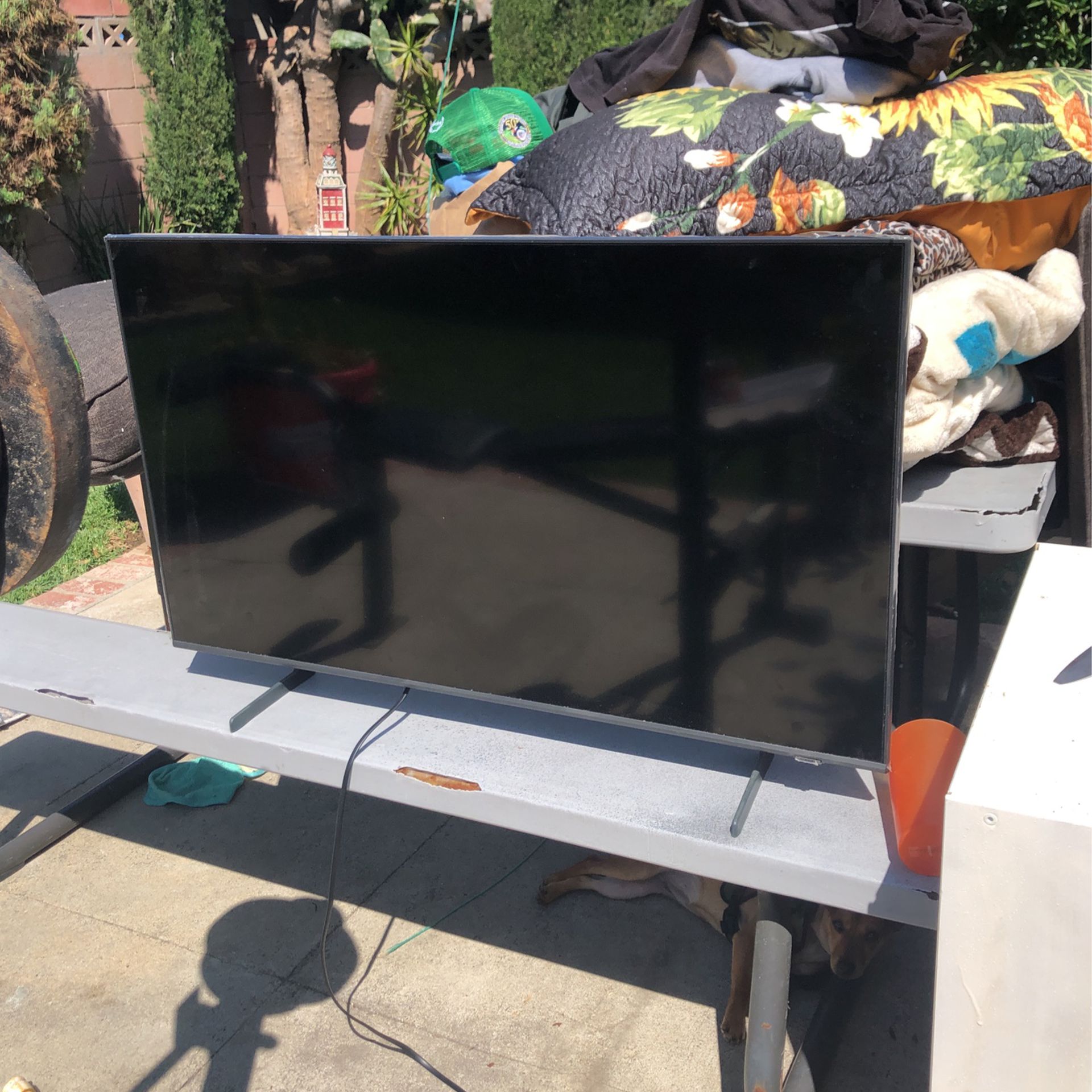 Samsung QLED 43 Inch Only Used 3 Months