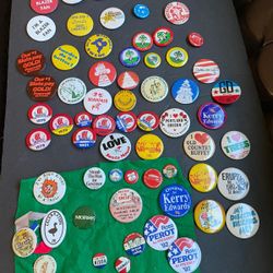Lot Of Collectable And Vintage Buttons Trail Blazers, Astoria Scandinavian Festival, Nixon, And Other Political Buttons