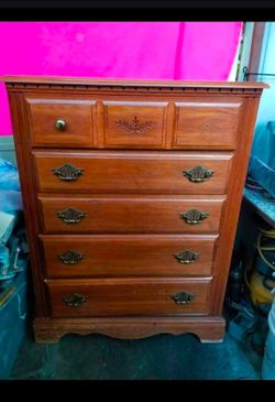 Broyhill SOLID WOOD DRESSER 4 drawers