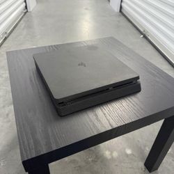 PlayStation 4 slim 