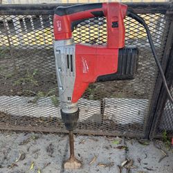 MILWAUKEE JACKHAMMER CON SUS PUNTAS  CALADO TRABAJA PERRON $295
