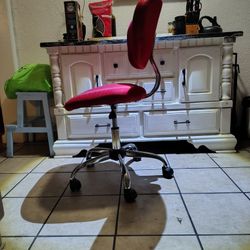Neat Bright Red Office Chair