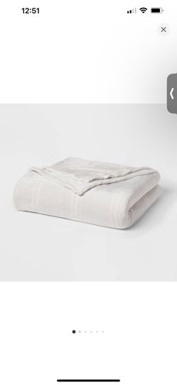 Beautiful White And Gray Plush Throw Blanket Queen Full Size 