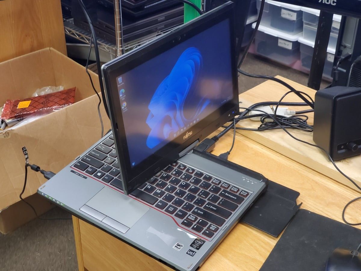 FUJITSU LIFEBOOK LIFEBOOK TABLET T725 WITH WINDOW 11 (T1033)