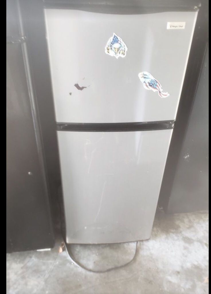 Mini fridge with separate freezer 49 x 19