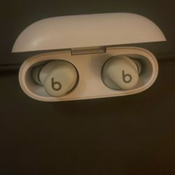 Beats Solo Buds Like New!