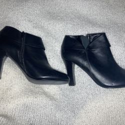 Steve Madden Black Leather Ankle Boots Size 7.5M 