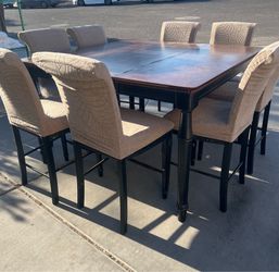 Table with 8 chairs