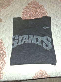 Nobody San Francisco Giants T-shirt size large.
