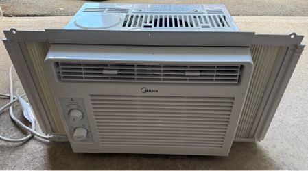 Midea 5000 BTU Air Conditioner-Seldom Used