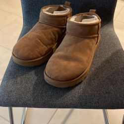 Uggs Ultra Minis Size 9