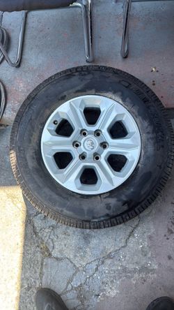 17” stock rims whit new tires for a Toyota Tacoma 6 lug