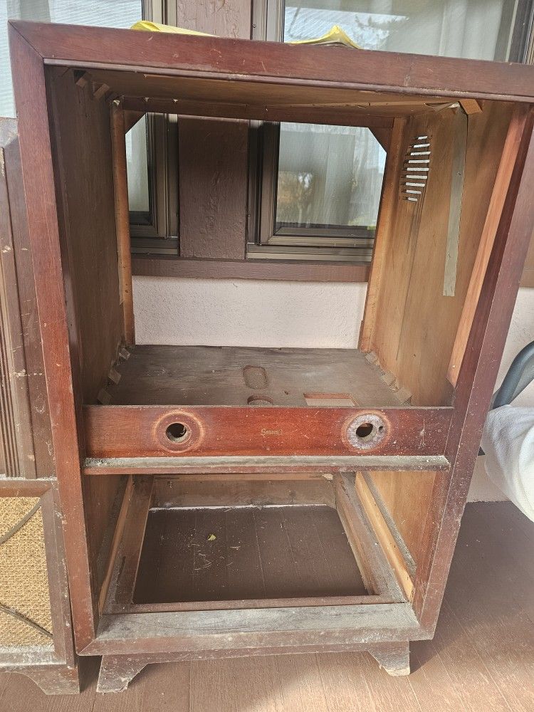 Vintage Find! Empty TV Box for MCM projects and refurb