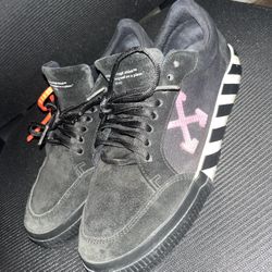 OFF-WHITE Vulc Low Black Fuchsia