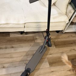 Brand New Electric Scooter 19MPH Top Speed 15 Mile Range