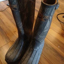 RedHead Bone Dry Rubber Boots Size 8