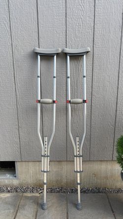 Set of 2 crutches